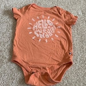Gap onesie 6-12months